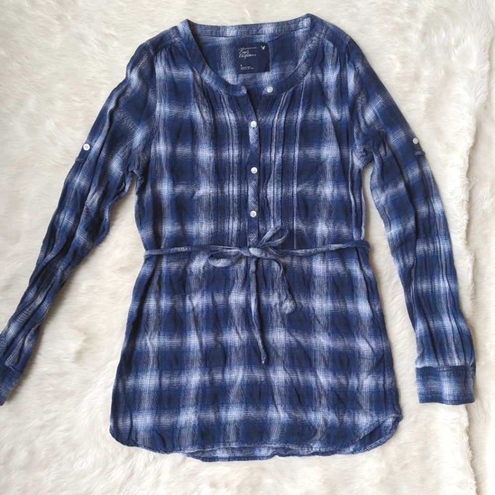 American Eagle Navy Blue Long Sleeve Plaid Button-Up Shirt / Size 6 Small